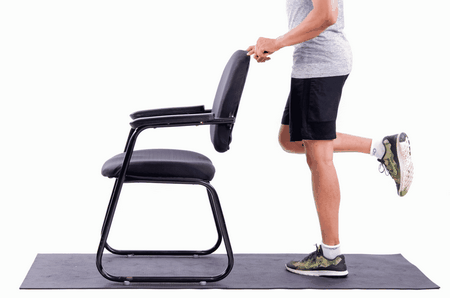 نحوه اجرای بلند کردن ساق پا تک پا در ورزش برای تقویت عضلات پا در خانه