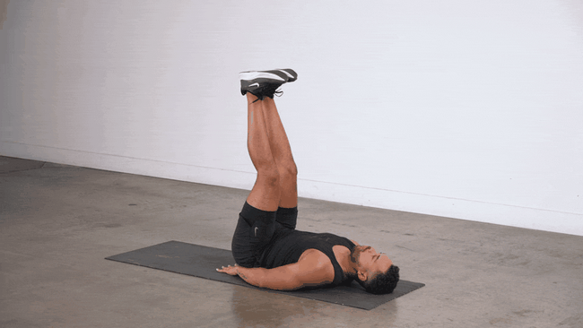 بالا بردن پا برای تقویت عضلات شکم