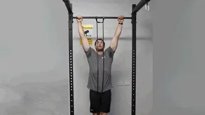 بارفیکس کمکی با کش (Assisted Pull-up)